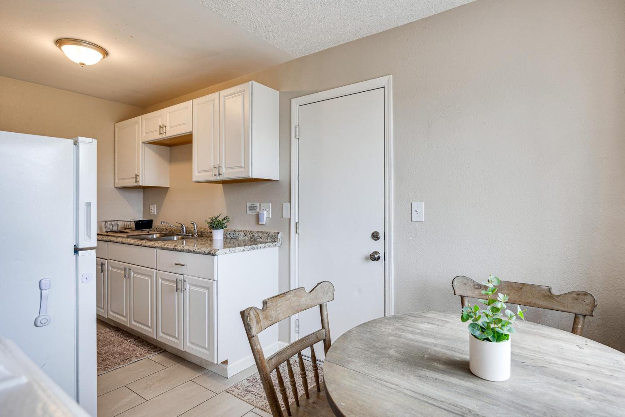 Convenient Joshua Tree Apartment - Walk To Town! Εξωτερικό φωτογραφία