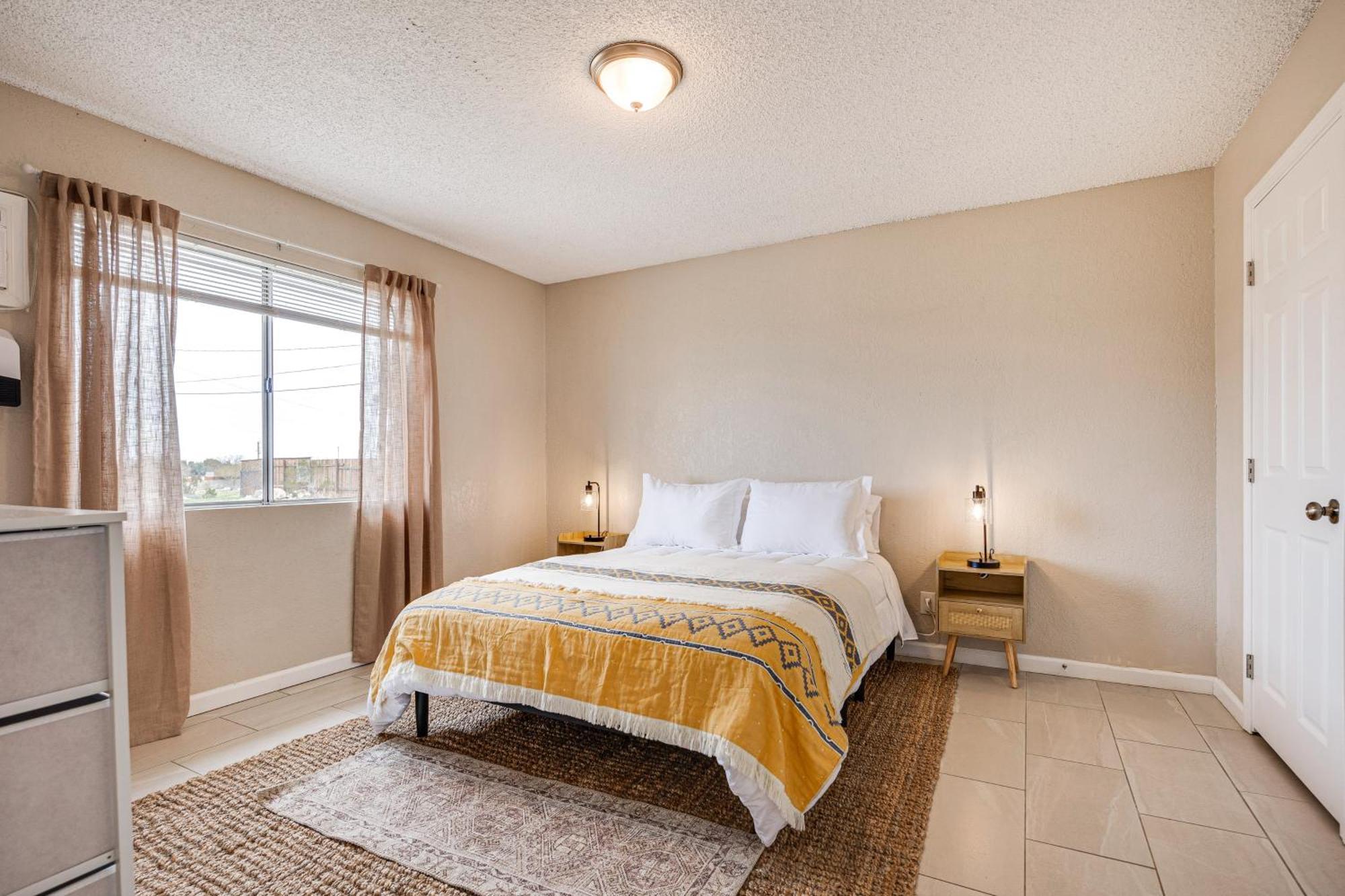 Convenient Joshua Tree Apartment - Walk To Town! Εξωτερικό φωτογραφία